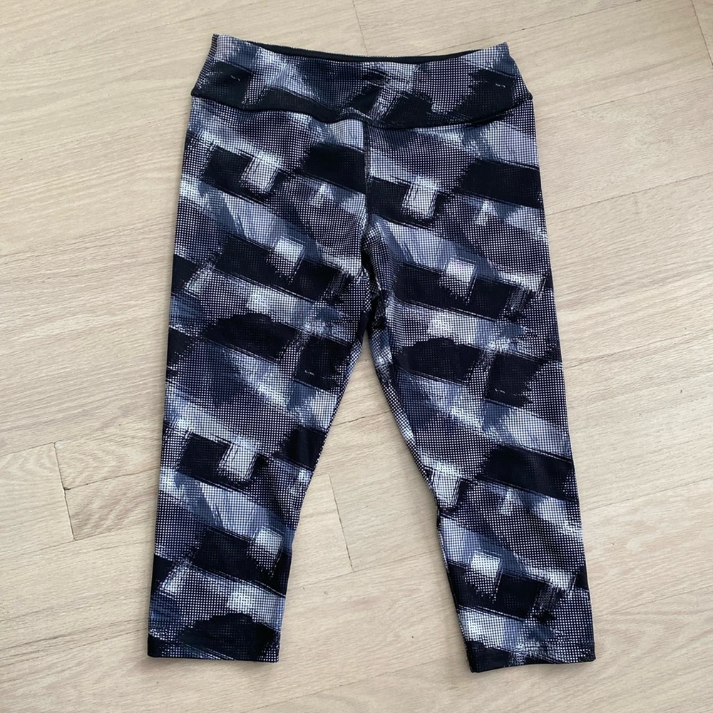 Forever 21 Cropped Leggings - Small